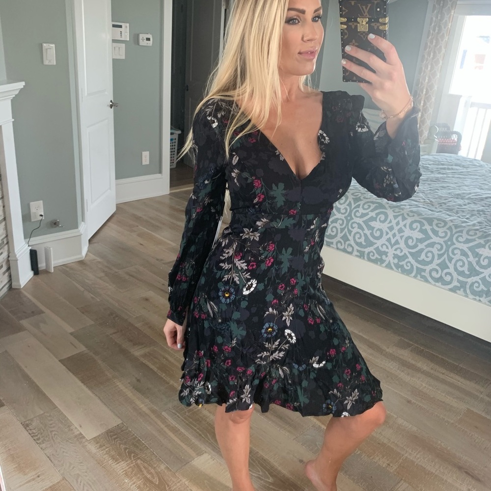 ASTR long sleeve super cute dress